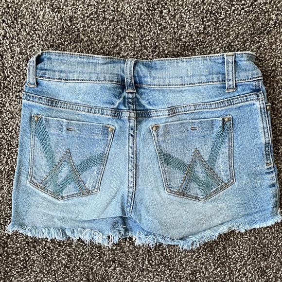Delia’s destructed jean shorts - Picture 4 of 4